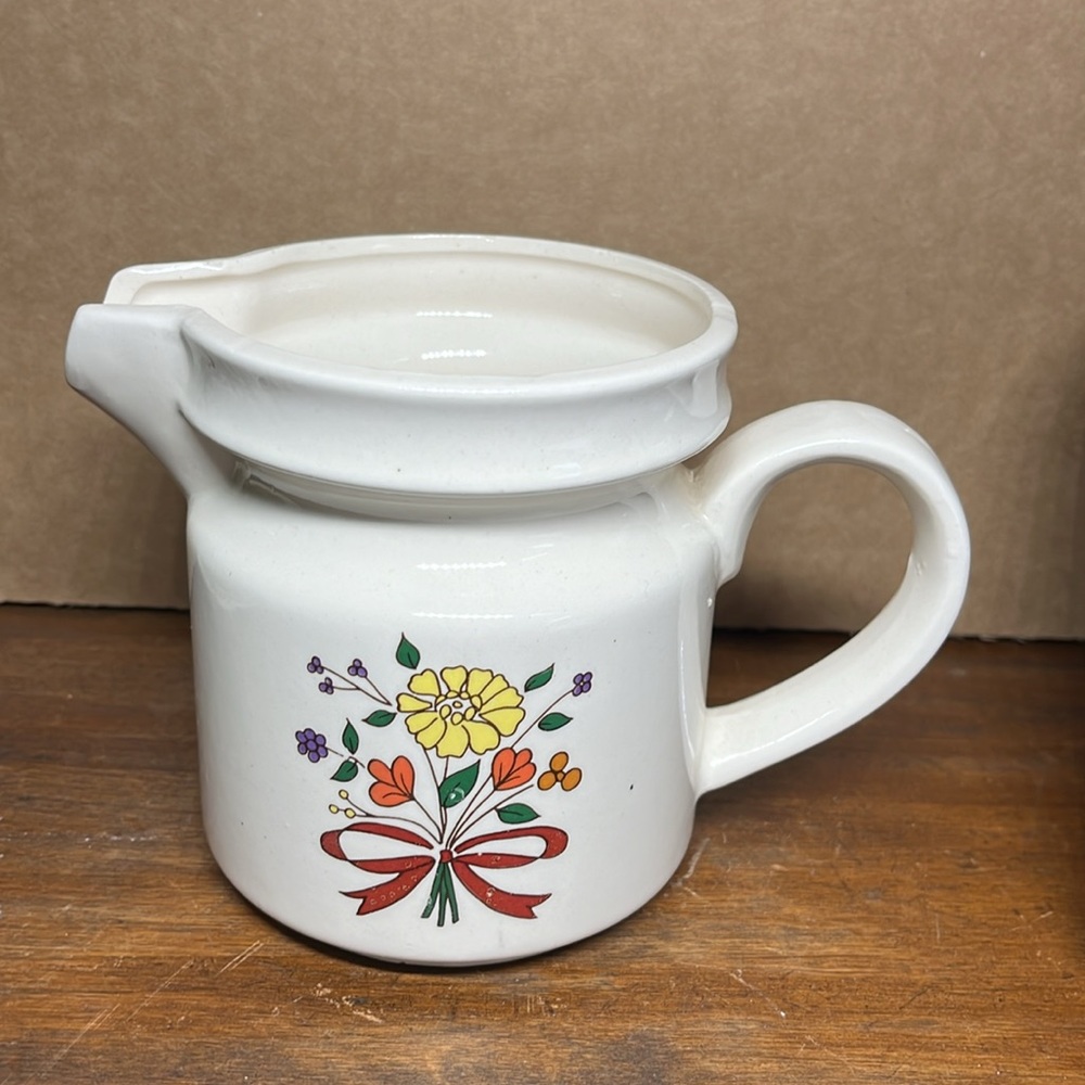 Vintage country creamer floral ceramic vase